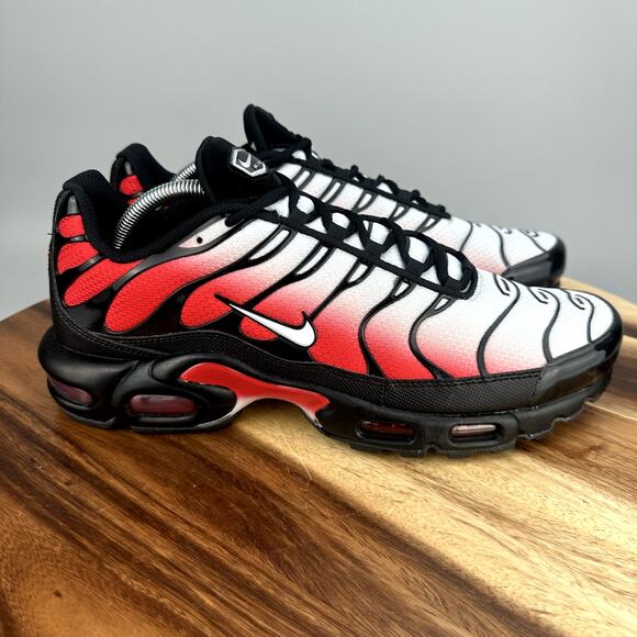Nike Air Max Plus TN Men’s 11 Sneakers University Red Black DM0032-017 New - Picture 1 of 8